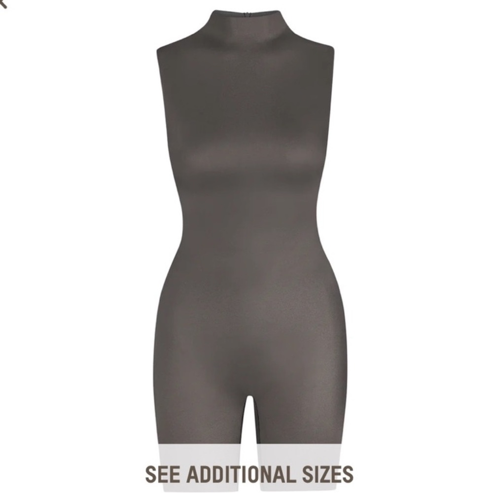 ALL-IN-ONE SHINE MOCK NECK MID THIGH ONESIE | GUNMETAL × 1
